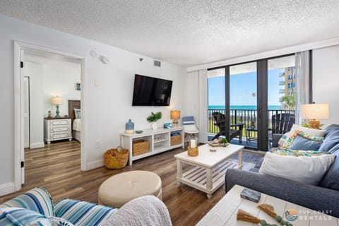 Spacious Living Room with Ocean Views and 55" Smart TV!