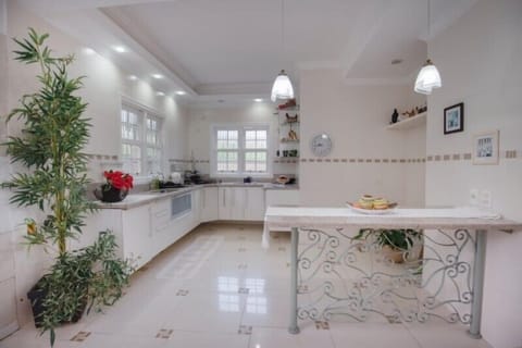 32-inch flat-screen TV with digital channels