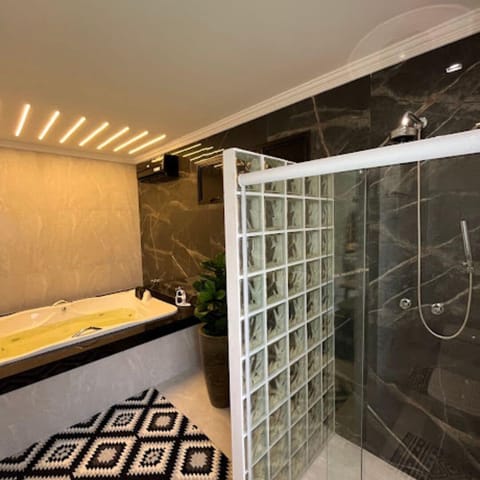 Suíte Deluxe com Banheira, Casarão anexo | Minibar, blackout drapes, free WiFi, bed sheets