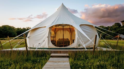 Cabin | Outdoor spa tub