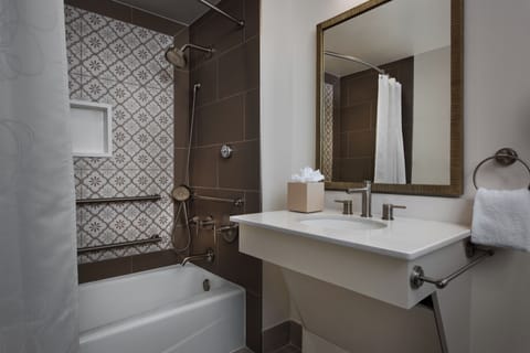 Deluxe Studio, 1 Queen Bed with Sofa bed | Bathroom | Combined shower/tub, hair dryer, towels