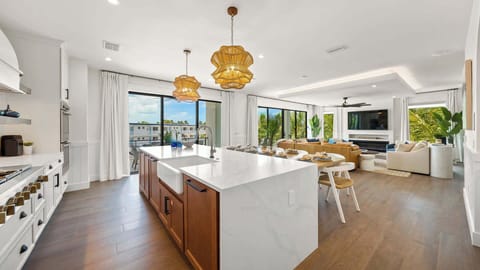 Great Room - Open Floor Plan - Balcony Access - Gulf Views