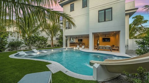 Twilight - Resort Style Pool w/ Water Slide and Heated Spa