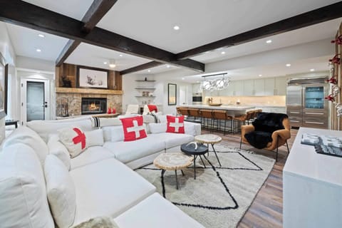 charter-5240-8324_52633838616_o