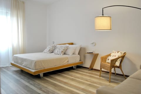 Deluxe Room, City View | Free WiFi, bed sheets