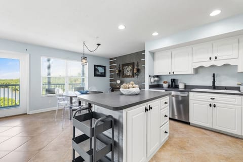 Beautifully updated kitchen