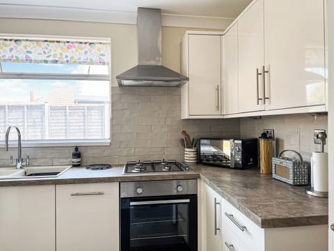 Kitchen | Cwtch Cottage, Cardiff