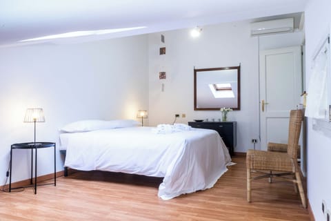 Apartment | Desk, laptop workspace, free WiFi