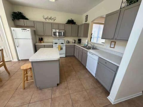 2749KOL - Kitchen (2).jpeg