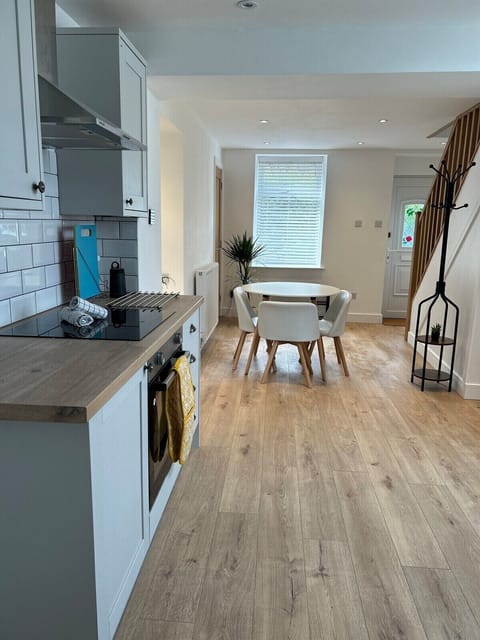 House, Private Bathroom, Bay View | Shared kitchen