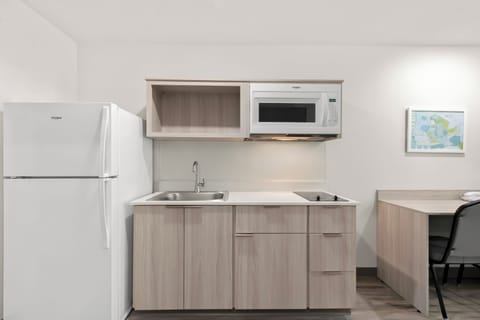 Full-size fridge, microwave, stovetop