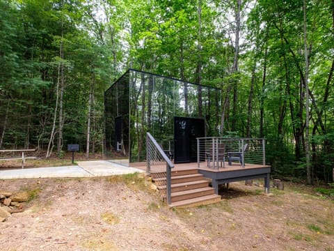 a7d65a61-82c6-4fe2-93d9-8e9c34e33733