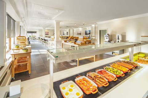 Daily full breakfast (GBP 16.95 per person)