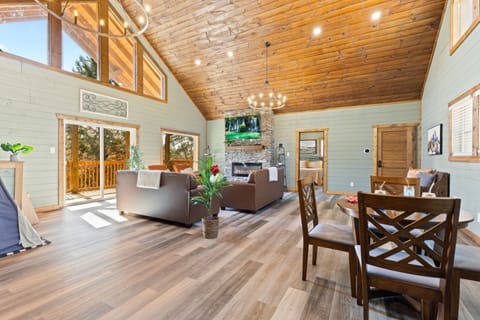 Family Cabin | Living area