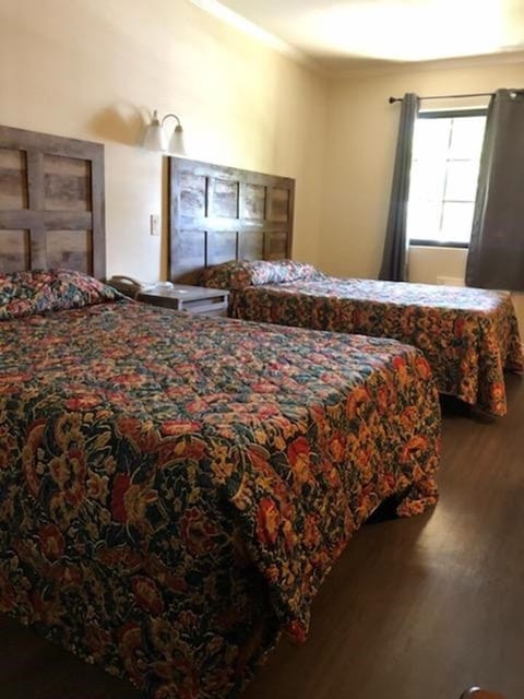 Deluxe Twin Room | Iron/ironing board, free WiFi, bed sheets