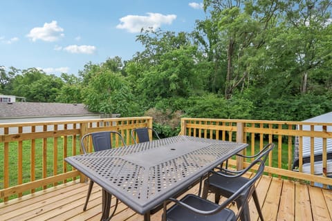 Exterior patio with 6 chairs to sit outside and enjoy the woods!