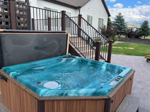 The hot tub is located right off the deck so you don't have have easy access. 