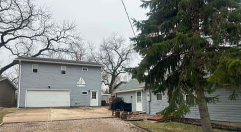 The loft sleeps 6. The main cabin/house on the property is the house on the right. Rent both to accommodate 12. Parking is shared. Parking for the loft is on the left side of the driveway. Parking on the right side is for the main house. 