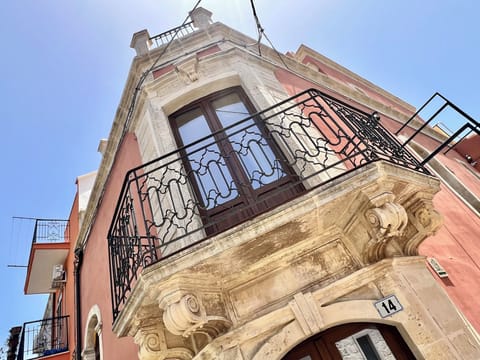 Basic Double or Twin Room, Balcony, City View | Exterior detail