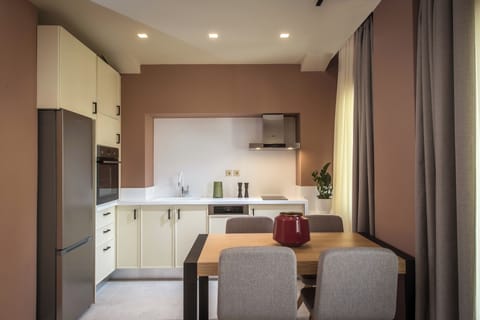 Full-size fridge, microwave, oven, dishwasher