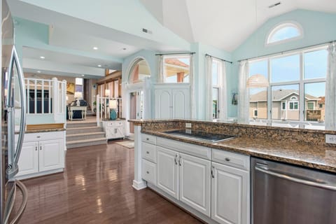 M366: Tickled Pink | Top Level Kitchen