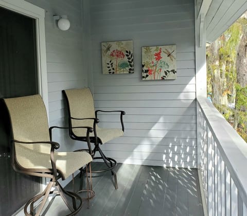 King bedroom balcony with water views and nature galore!