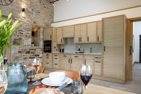 Ground floor: Well-equipped kitchen