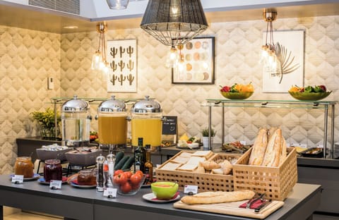 Daily buffet breakfast for a fee