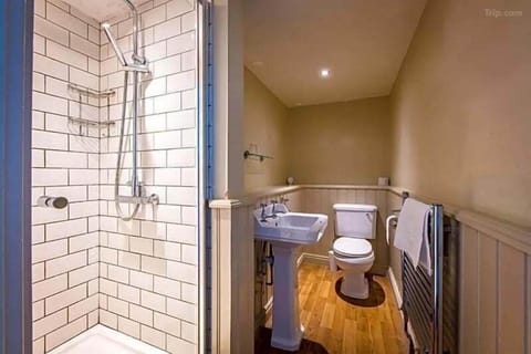 Shower, rainfall showerhead, hair dryer, towels