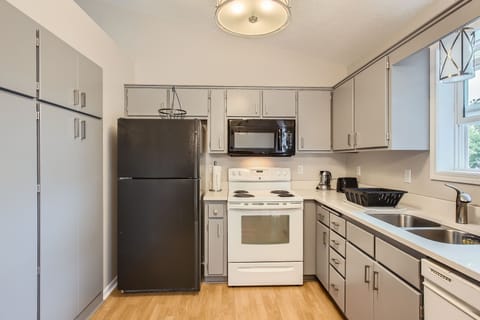 Fully equipped and compact kitchen