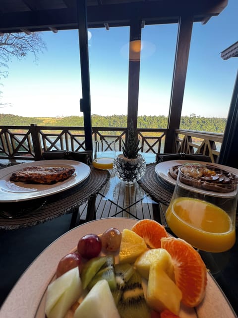 Full breakfast for a fee on weekdays
