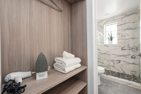 Egyptian cotton sheets, premium bedding, pillowtop beds, minibar