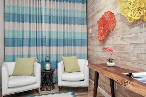 Double Queen Jr Suite | Living area | Plasma TV, iPod dock