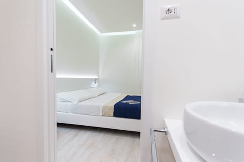 Deluxe Double Room, 1 Bedroom | Bathroom | Shower, hair dryer, bidet, towels