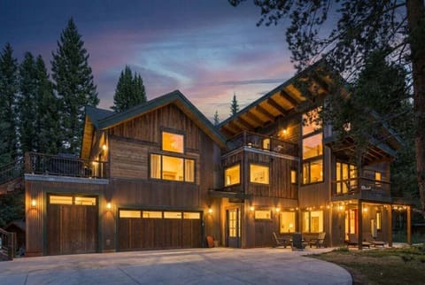 Welcome to Mountain Manor – Escape into nature with this serene retreat, surrounded by towering pines and peaceful alpine air. 🌲 🏔