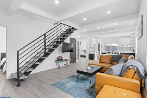 Living Room | Free Wifi