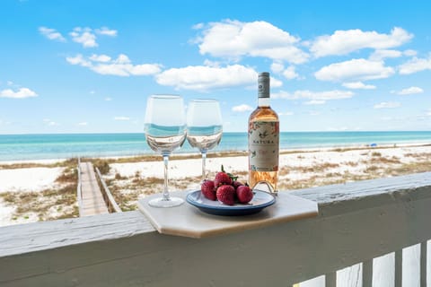 A couple's retreat right on the ocean!