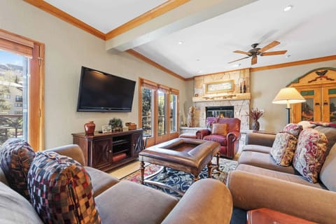 TheCharter-5330-2250