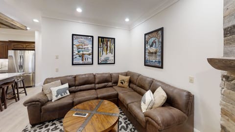 Home Decor, Furniture, Indoors, Living Room, Couch