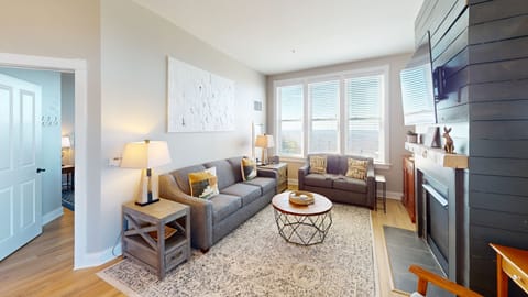 Home Decor, Indoors, Furniture, Living Room, Table