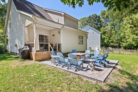 Covered or uncovered patio area...take your pick!