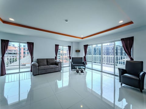 Luxury Apartment, Balcony, City View | In-room safe, free WiFi, bed sheets