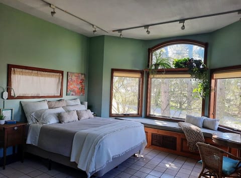 Queen bed with neutral relaxing decor