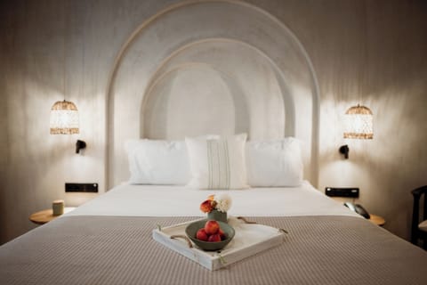 Hypo-allergenic bedding, Select Comfort beds, in-room safe