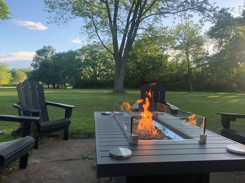 Seating for 8 around the gas fireplace. So kick back, catch up and laugh.