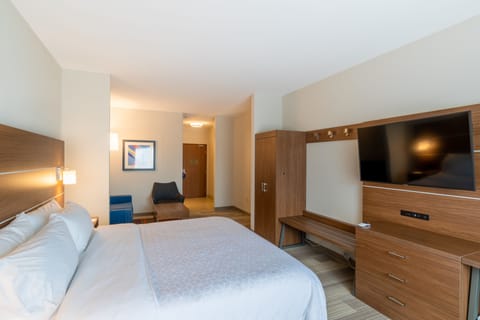 Suite, 1 King Bed, Accessible (Communication, Transfer Shower) | In-room safe, desk, iron/ironing board, free cribs/infant beds