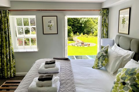 Family Suite | Individually decorated, individually furnished, free WiFi, bed sheets