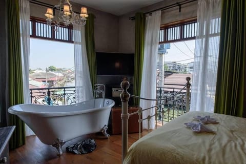 Junior Room, Non Smoking, River View | Bathroom | Hair dryer, slippers, towels