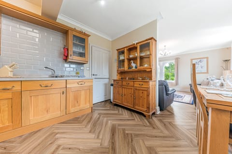 You will find an electric oven and hob, fridge/freezer, microwave and dishwasher in the kitchen