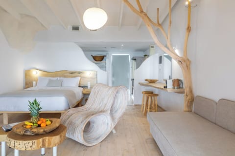 Sea Executive Grand Suite | In-room safe, desk, iron/ironing board, free WiFi